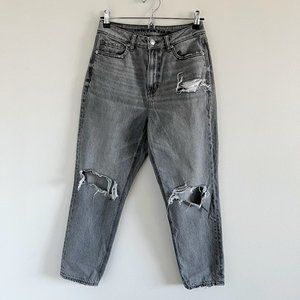 American Eagle Mom Jean High Rise 4 Short Distressed Gray